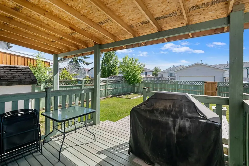 69 Applemont Place SE Calgary AB T2A 7S3