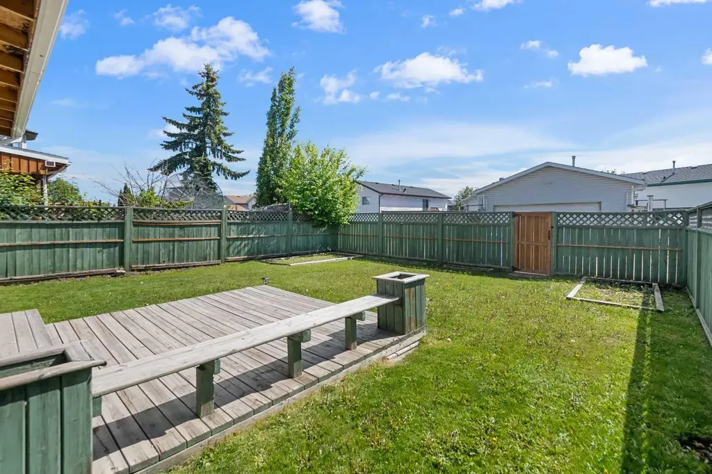69 Applemont Place SE Calgary AB T2A 7S3