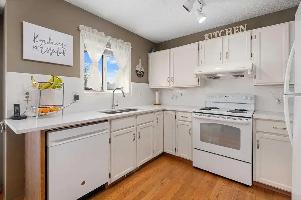 69 Applemont Place SE Calgary AB T2A 7S3
