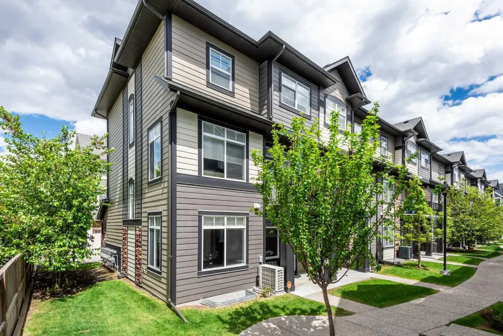 219 Wentworth Row SW Calgary AB T3H 1Y1