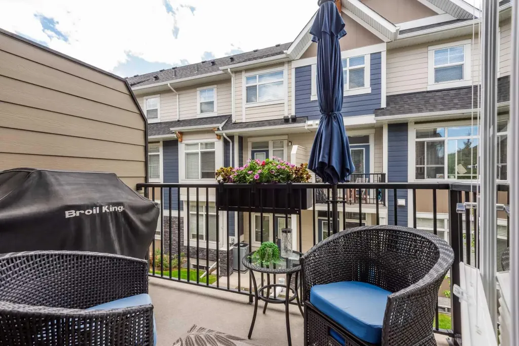 219 Wentworth Row SW Calgary AB T3H 1Y1
