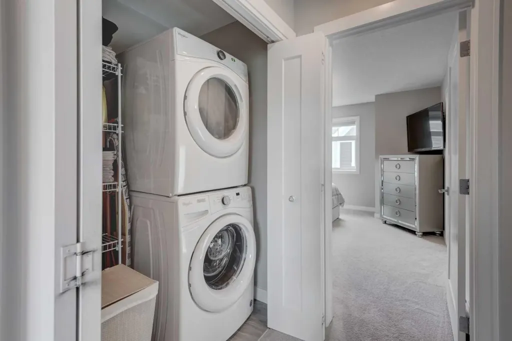 219 Wentworth Row SW Calgary AB T3H 1Y1