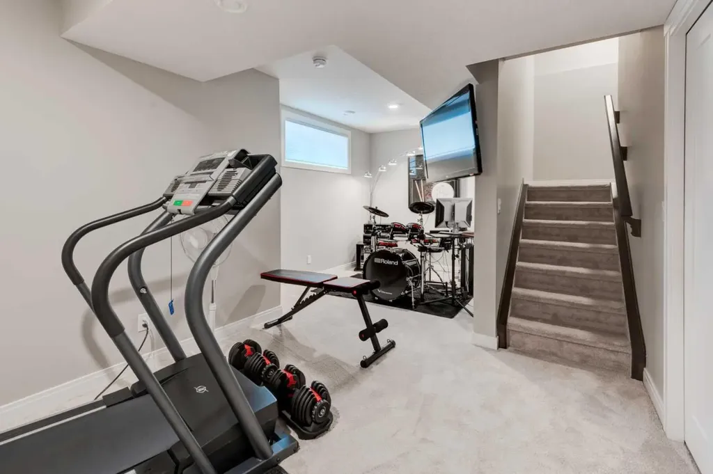 219 Wentworth Row SW Calgary AB T3H 1Y1