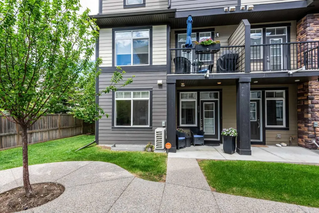 219 Wentworth Row SW Calgary AB T3H 1Y1