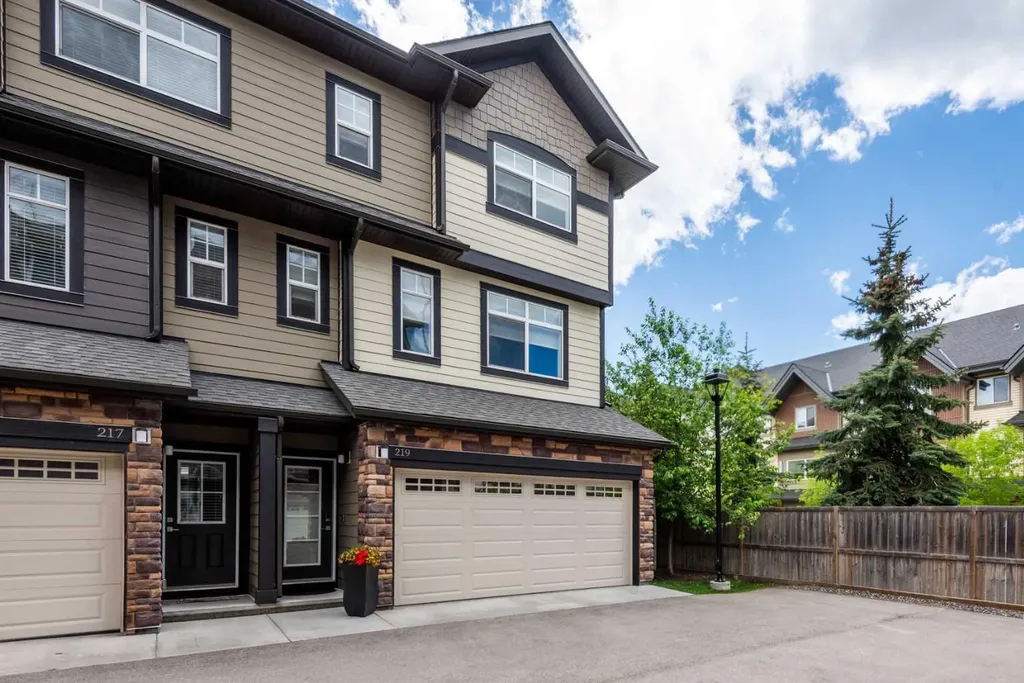 219 Wentworth Row SW Calgary AB T3H 1Y1