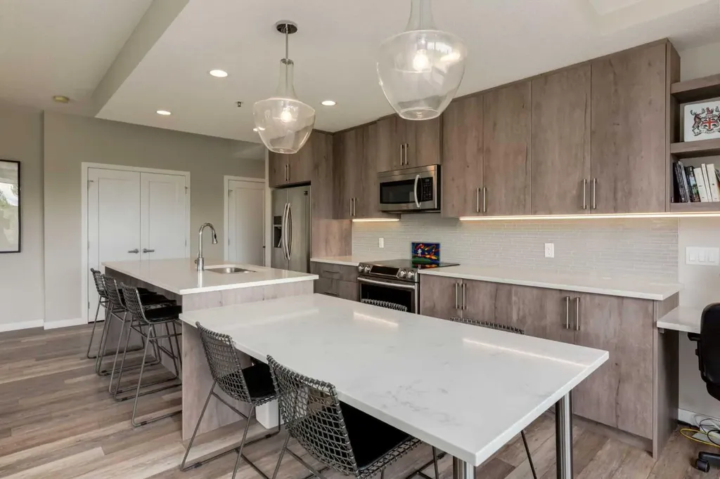 8530 8a Avenue SW Calgary AB T3H 6A7