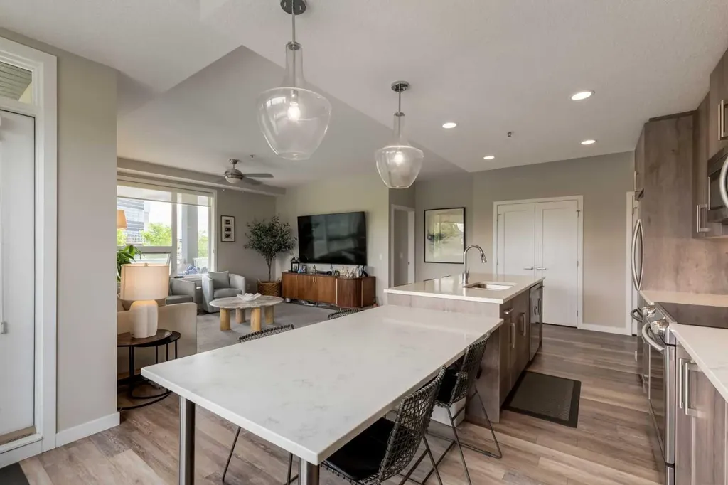 8530 8a Avenue SW Calgary AB T3H 6A7