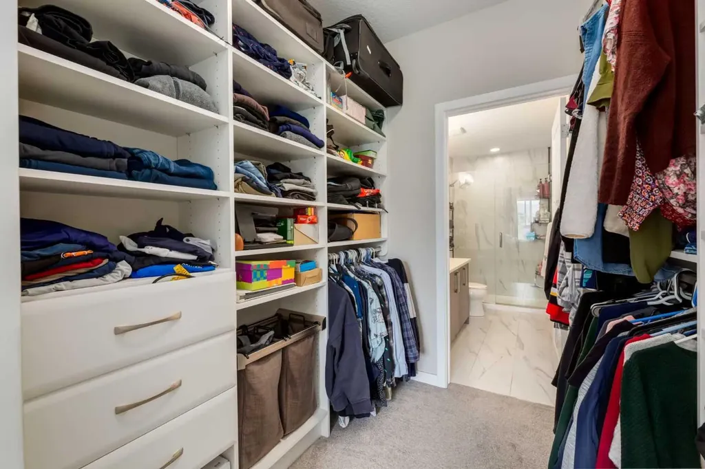 8530 8a Avenue SW Calgary AB T3H 6A7