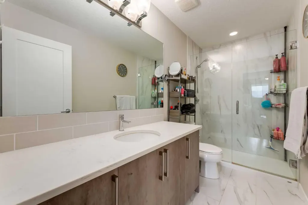 8530 8a Avenue SW Calgary AB T3H 6A7