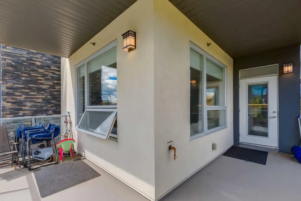 8530 8a Avenue SW Calgary AB T3H 6A7