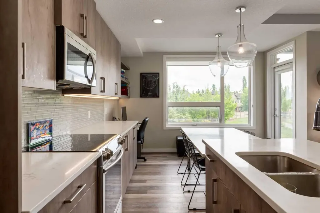 8530 8a Avenue SW Calgary AB T3H 6A7