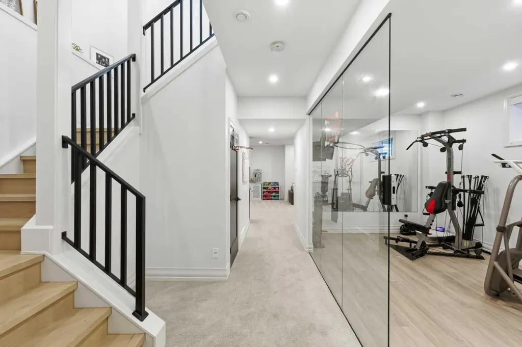 625 16 Street NW Calgary AB T2N 2C2