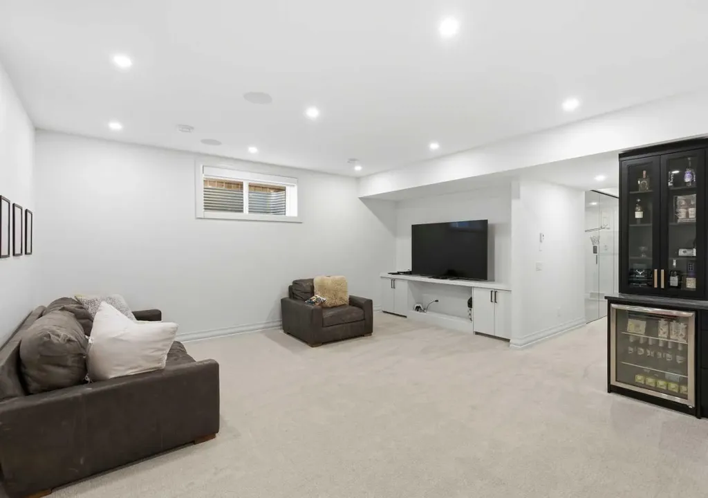 625 16 Street NW Calgary AB T2N 2C2