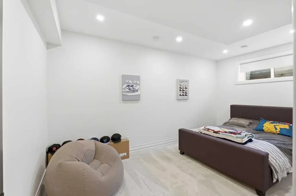 625 16 Street NW Calgary AB T2N 2C2