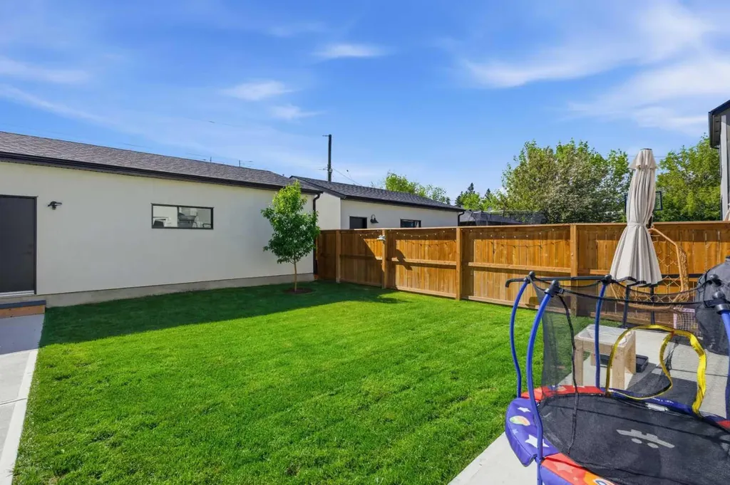 625 16 Street NW Calgary AB T2N 2C2