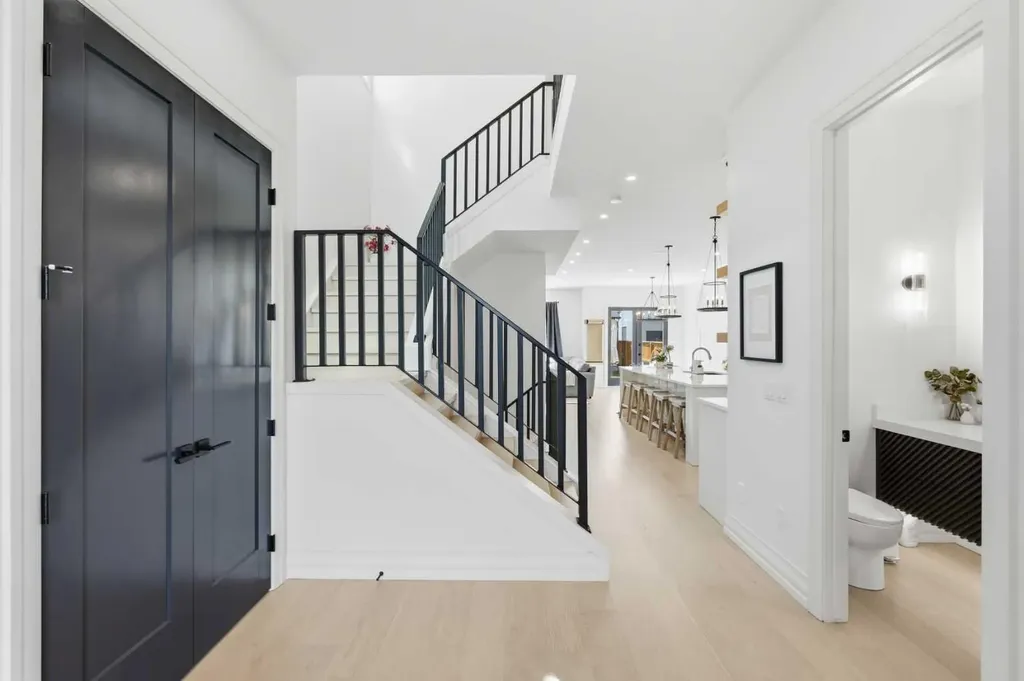 625 16 Street NW Calgary AB T2N 2C2