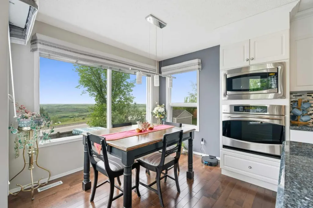 191 Edgebrook Rise NW Calgary AB T3A 5J6