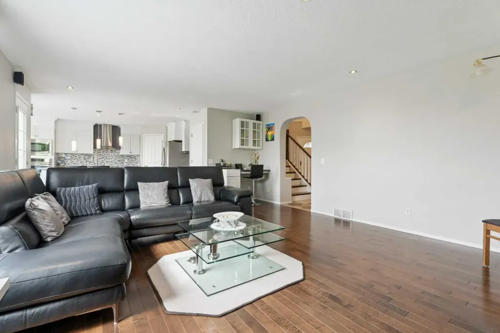 191 Edgebrook Rise NW Calgary AB T3A 5J6