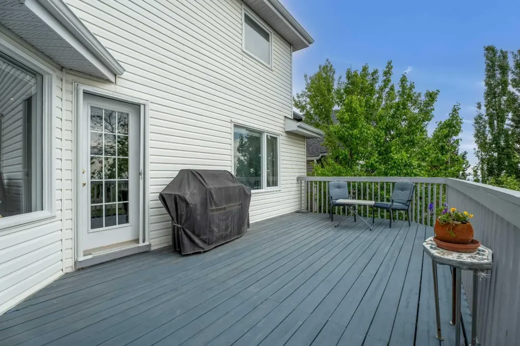 191 Edgebrook Rise NW Calgary AB T3A 5J6