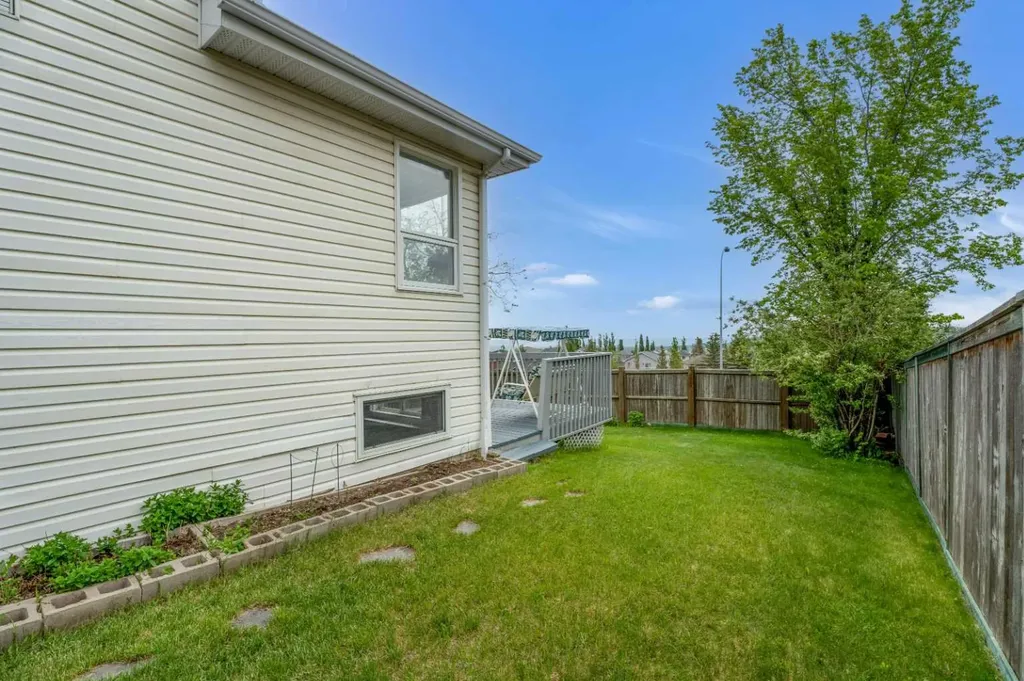 191 Edgebrook Rise NW Calgary AB T3A 5J6
