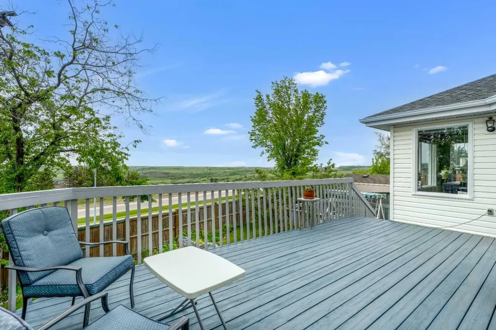 191 Edgebrook Rise NW Calgary AB T3A 5J6
