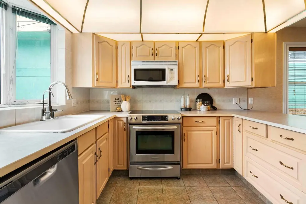229 11 Avenue NE Calgary AB T2E0Y9