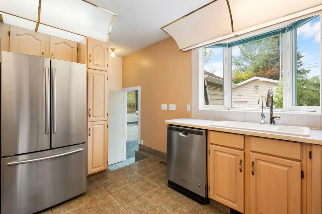 229 11 Avenue NE Calgary AB T2E0Y9