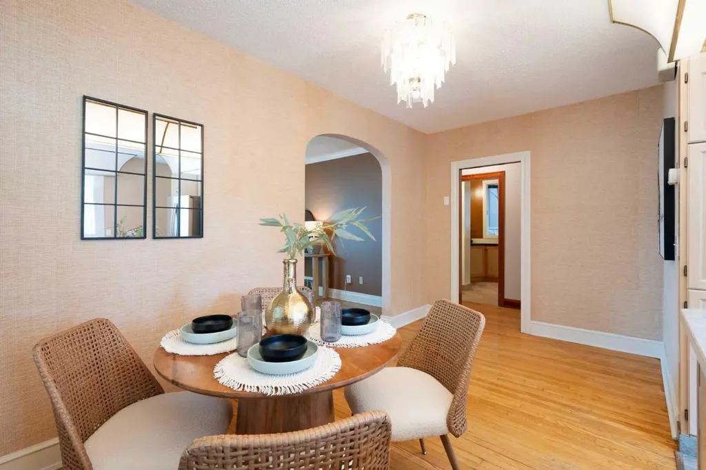 229 11 Avenue NE Calgary AB T2E0Y9