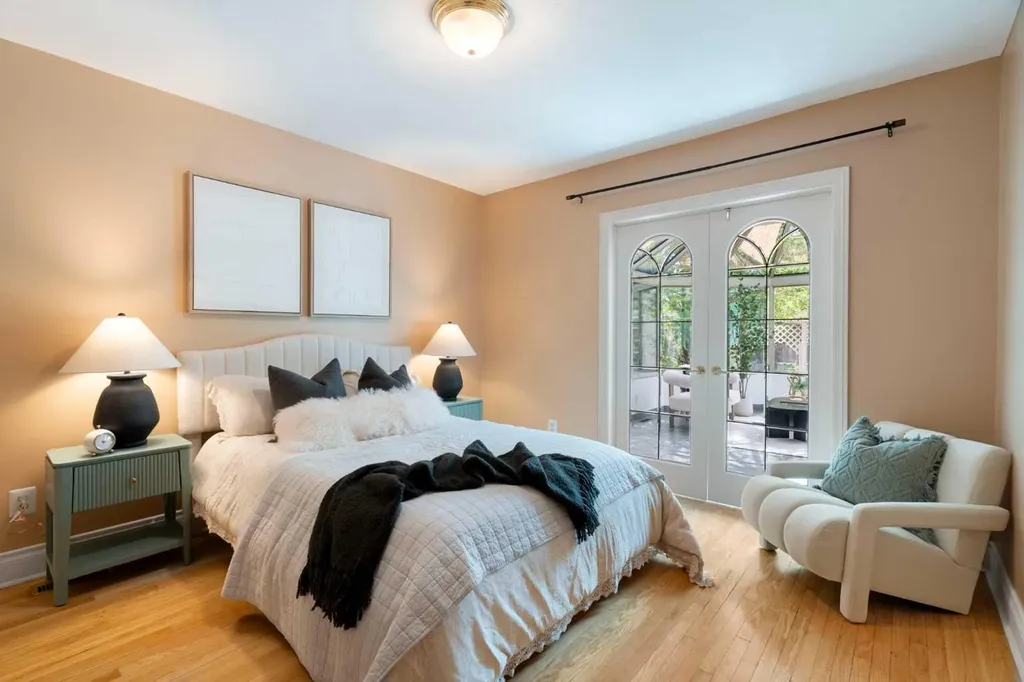 229 11 Avenue NE Calgary AB T2E0Y9