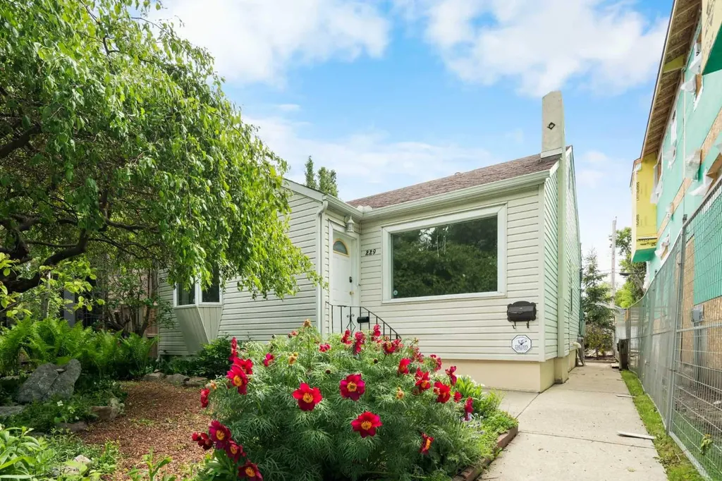 229 11 Avenue NE Calgary AB T2E0Y9