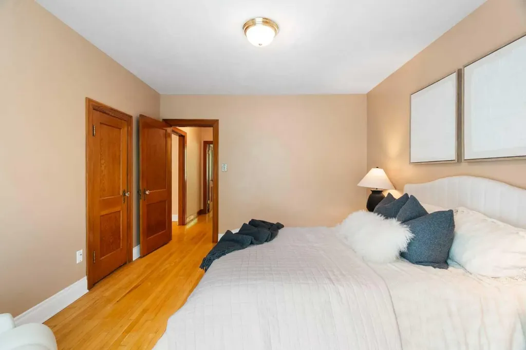 229 11 Avenue NE Calgary AB T2E0Y9