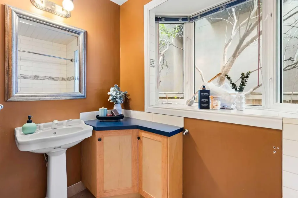 229 11 Avenue NE Calgary AB T2E0Y9