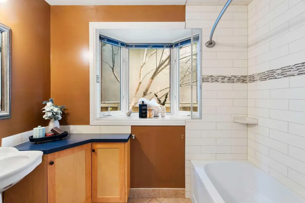 229 11 Avenue NE Calgary AB T2E0Y9