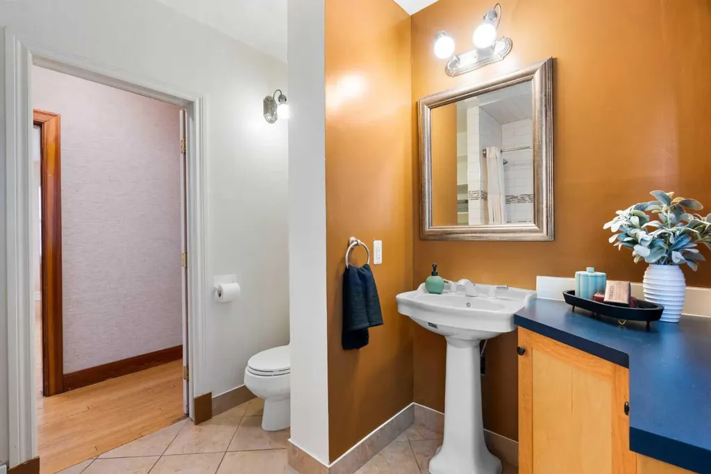 229 11 Avenue NE Calgary AB T2E0Y9