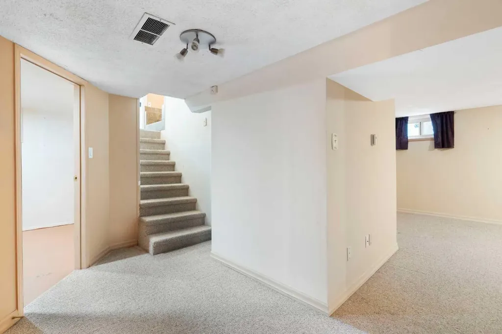 229 11 Avenue NE Calgary AB T2E0Y9