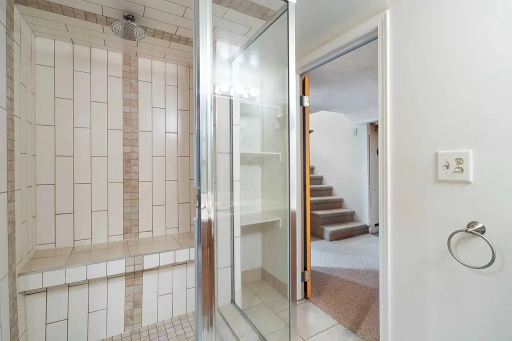 229 11 Avenue NE Calgary AB T2E0Y9