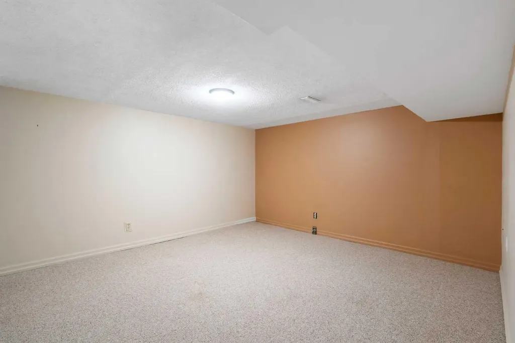 229 11 Avenue NE Calgary AB T2E0Y9
