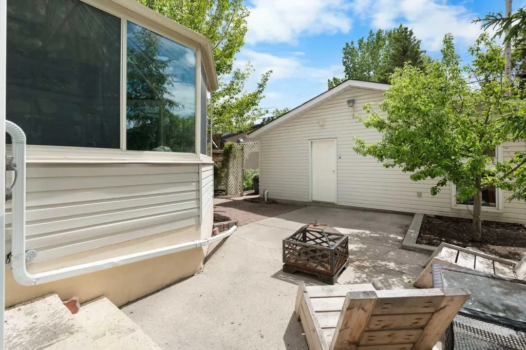 229 11 Avenue NE Calgary AB T2E0Y9