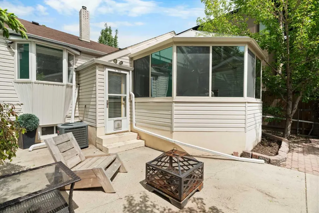 229 11 Avenue NE Calgary AB T2E0Y9