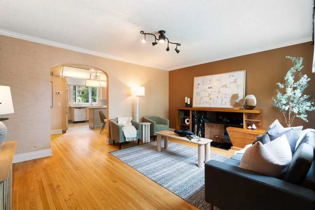 229 11 Avenue NE Calgary AB T2E0Y9