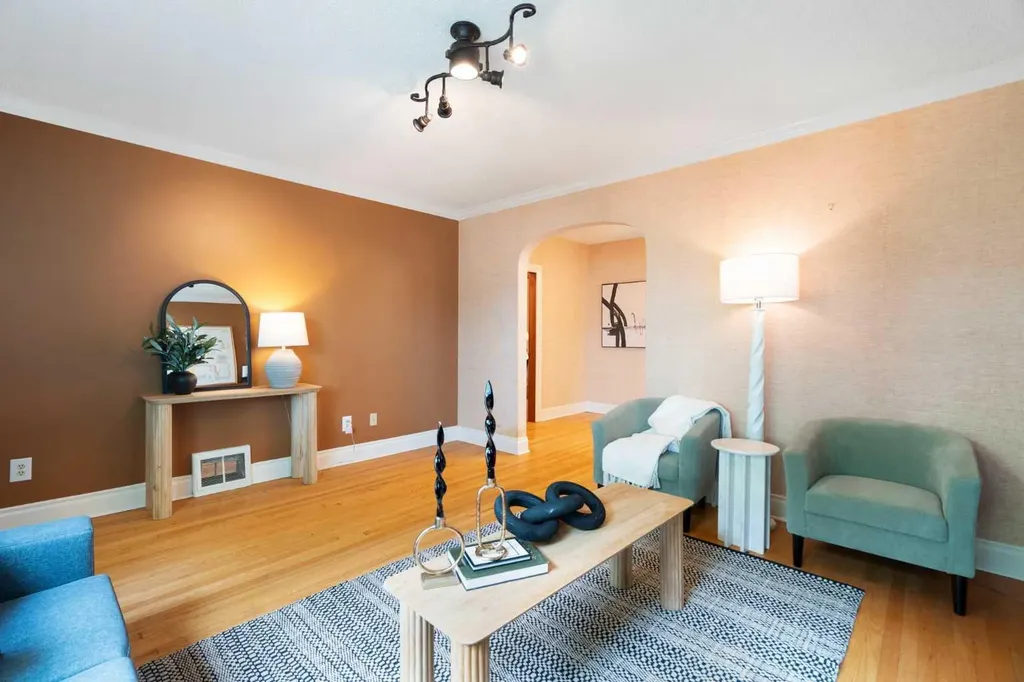 229 11 Avenue NE Calgary AB T2E0Y9