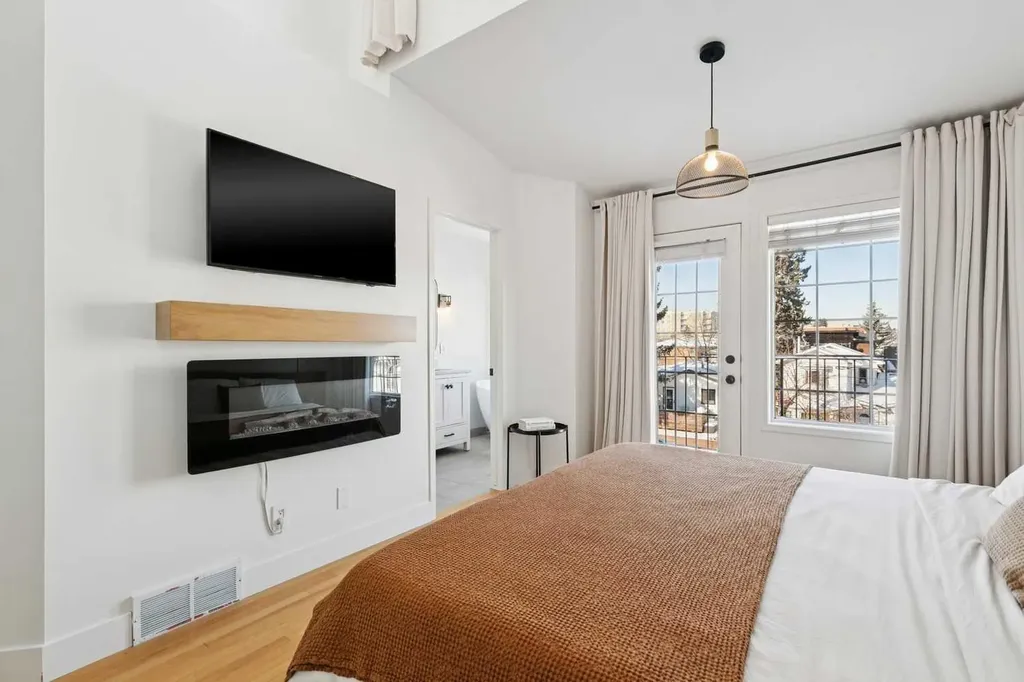 2015 36 Avenue SW Calgary AB T2T 2G8
