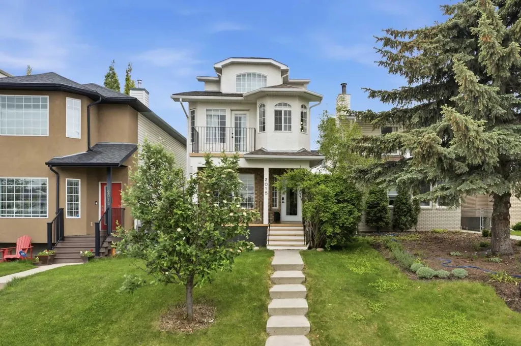 2015 36 Avenue SW Calgary AB T2T 2G8