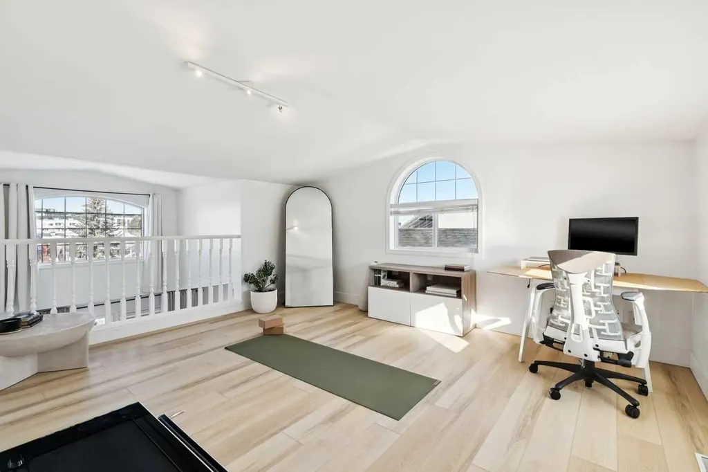 2015 36 Avenue SW Calgary AB T2T 2G8