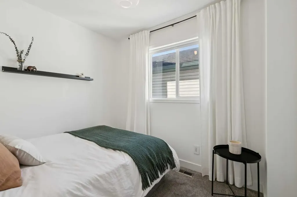 2015 36 Avenue SW Calgary AB T2T 2G8