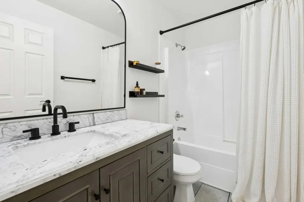 2015 36 Avenue SW Calgary AB T2T 2G8
