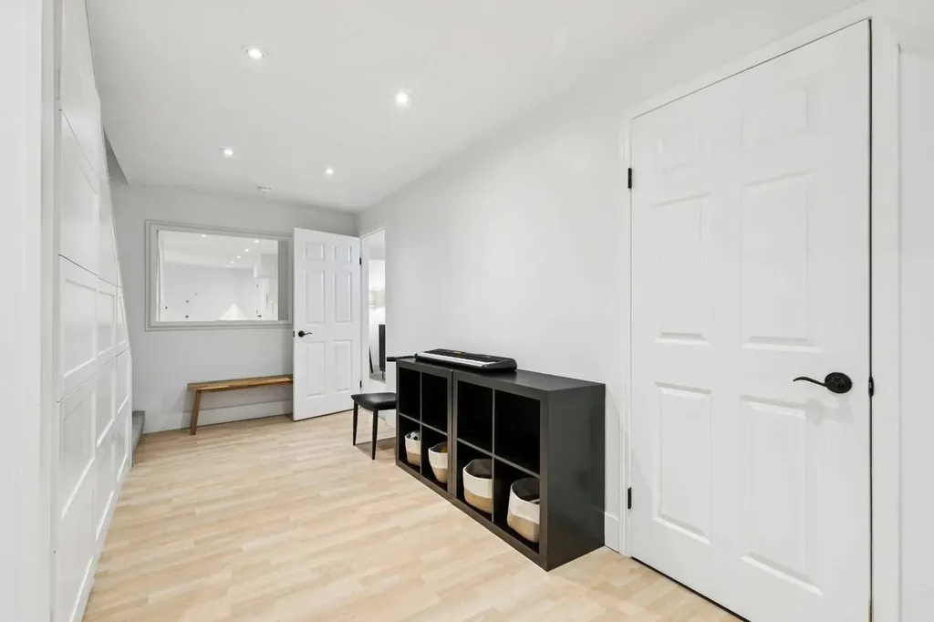 2015 36 Avenue SW Calgary AB T2T 2G8