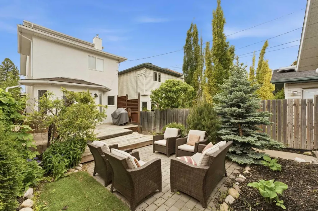 2015 36 Avenue SW Calgary AB T2T 2G8