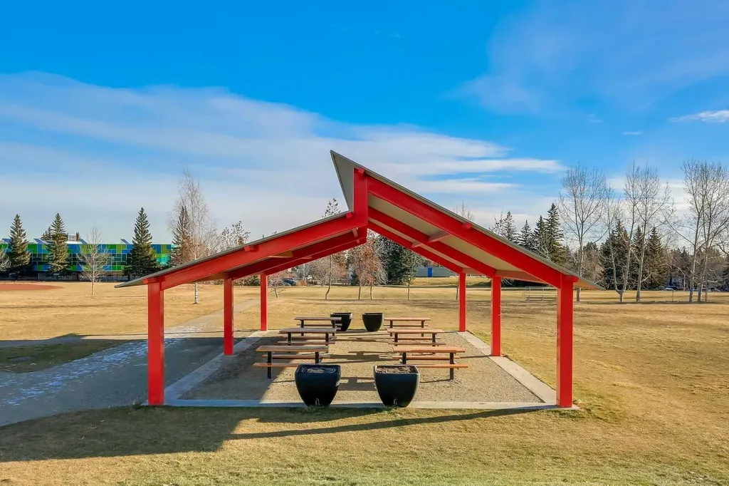 2015 36 Avenue SW Calgary AB T2T 2G8