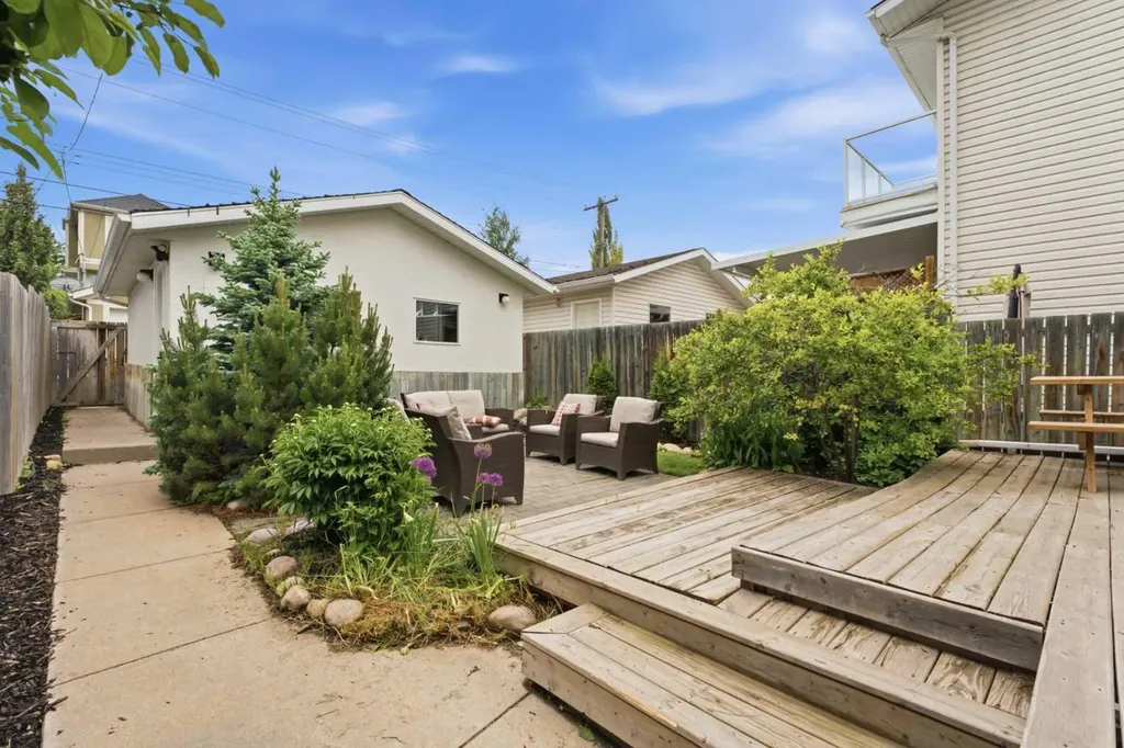 2015 36 Avenue SW Calgary AB T2T 2G8